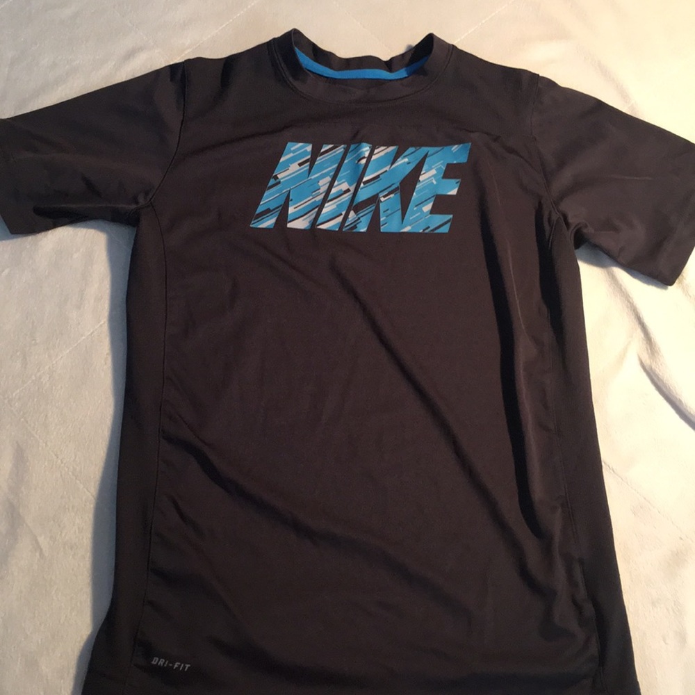 Boys size xL Nike dri fit tee